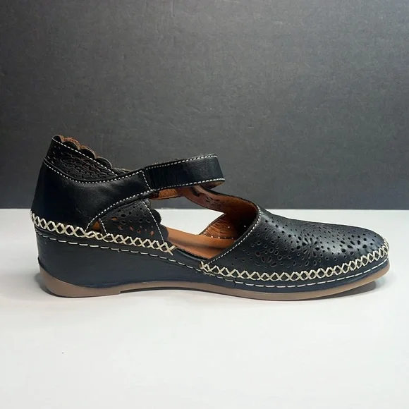 Spring Step Shoes Women's Size 7.5 Black Airy Roxela T-Strap Embroidery Sandals - Picture 2 of 12